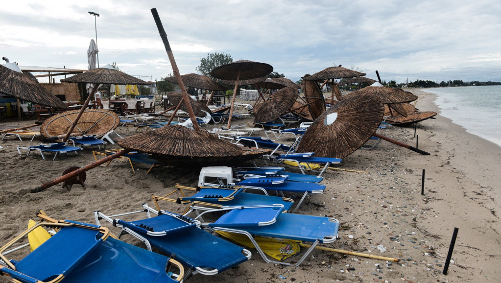 Tornado na Halkidikiju, ima povređenih: "Leteli su suncobrani i ležaljke, ljudi su bežali, ali srećom, nije dugo trajalo"