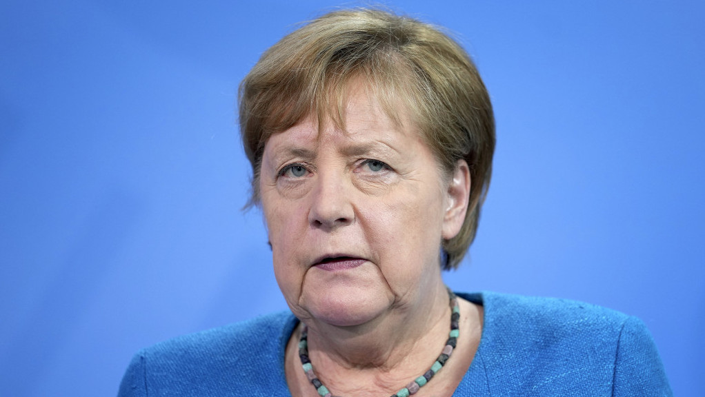 Angela Merkel u sredu sa Šmitom i Inckom