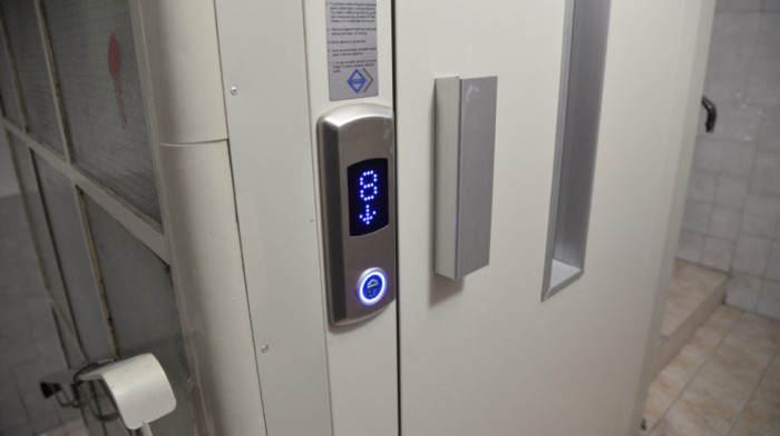 Talas poskupljenja u Austriji: U nekim zgradama u Beču uveli naplatu vožnje liftom