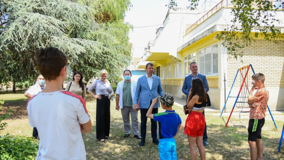 Mirović u nenajavljenoj poseti Domu za nezbrinutu decu u Pančevu: Stanje zadovoljavajuće, ali može mnogo bolje