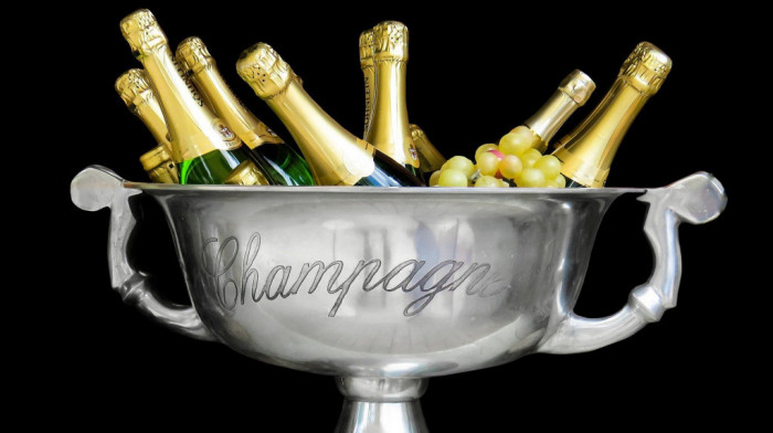 Pariz i Moskva rešavaju spor zbog ruskog zakona koji uvozni šampanjac naziva “penušavo vino“
