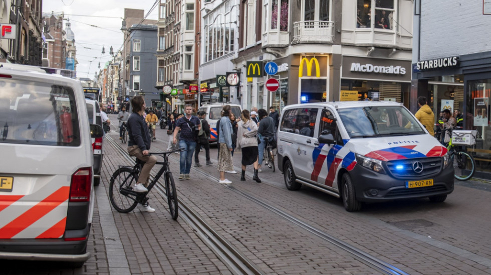 Evakuacija u Amsterdamu, ispražnjen TV studio ispred kojeg je pucano na novinara