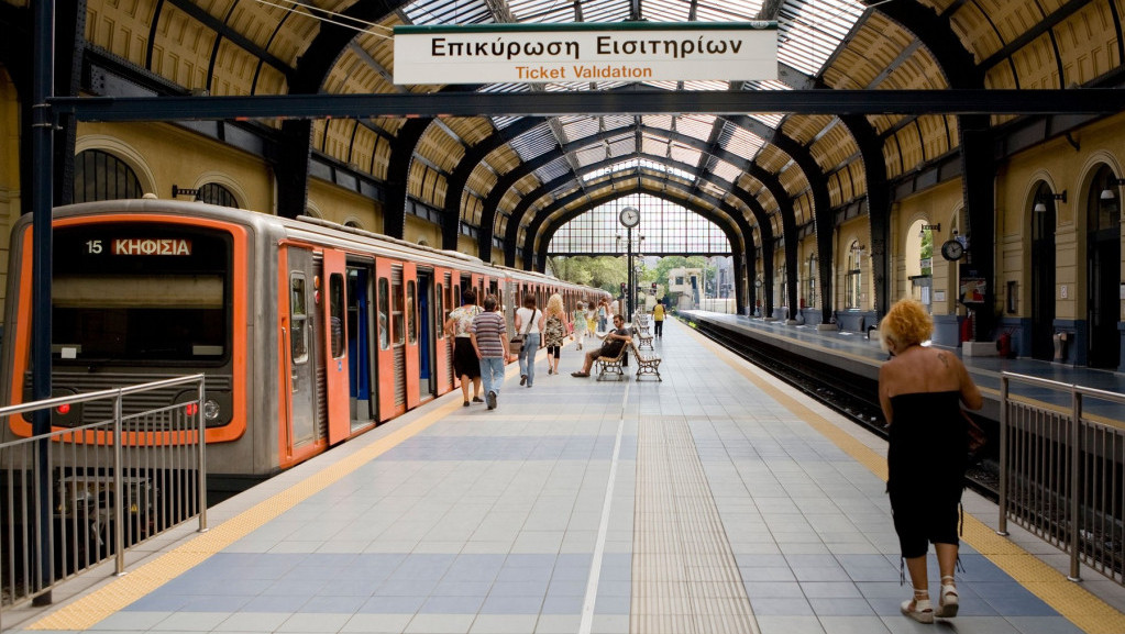 Metro u Atini staje večeras od 21h: Radnici traže klima uređaje u kabinama i slobodan dan