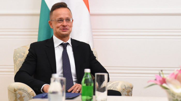 Mađarski ministar spoljnih poslova: Međunarodne birokrate ohrabruju migrante