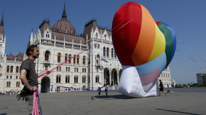 Mađarska prelomila, ipak će biti referenduma o LGBT zajednici: Parlament glasao o četiri pitanja