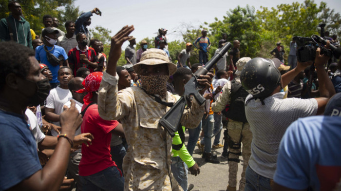 Nemiri na ulicama Port-o-Prensa, policija uhvatila ubice predsednika Haitija, građani hoće da ih linčuju