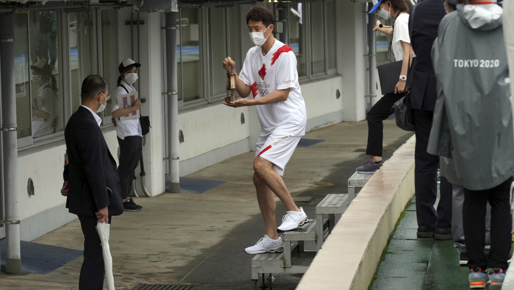 Olimpijski plamen stigao u Tokio: Ceremoniji prisustvovalo nekoliko ljudi