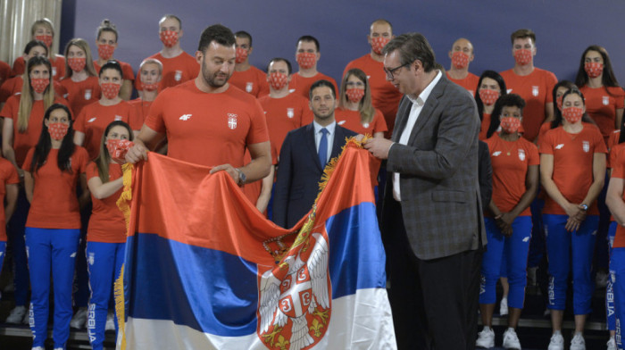 Predsednik Vučić uručio zastavu Filipoviću za OI: Vi ste ponos Srbije