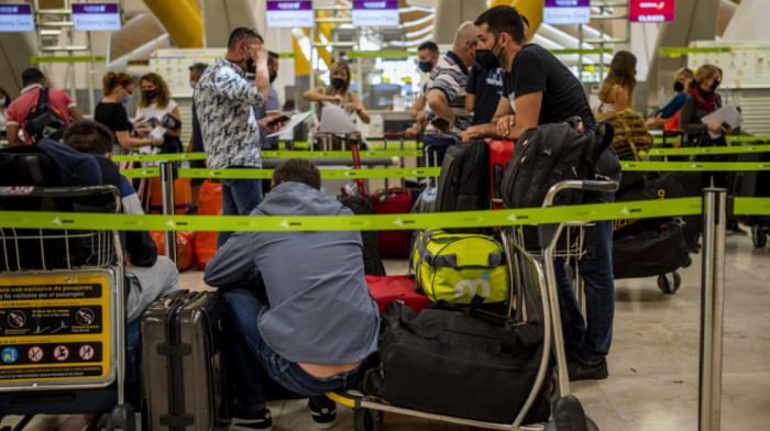 Četiri kompanije ukinule maske u avionima