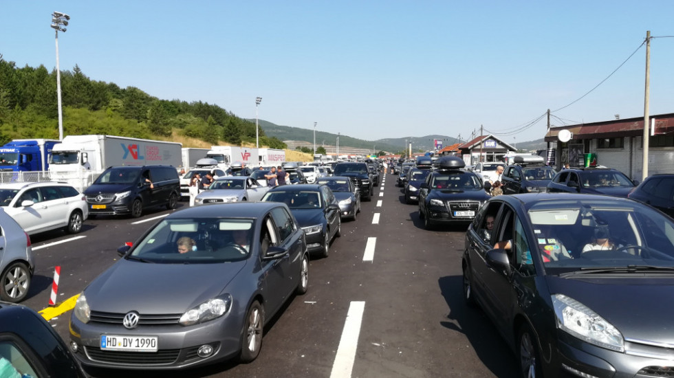 Kreću letnje gužve na putevima: Evo kako da ih izbegnete i šta treba da uradite pre polaska