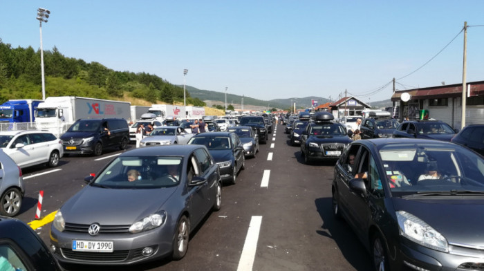 Kreću letnje gužve na putevima: Evo kako da ih izbegnete i šta treba da uradite pre polaska