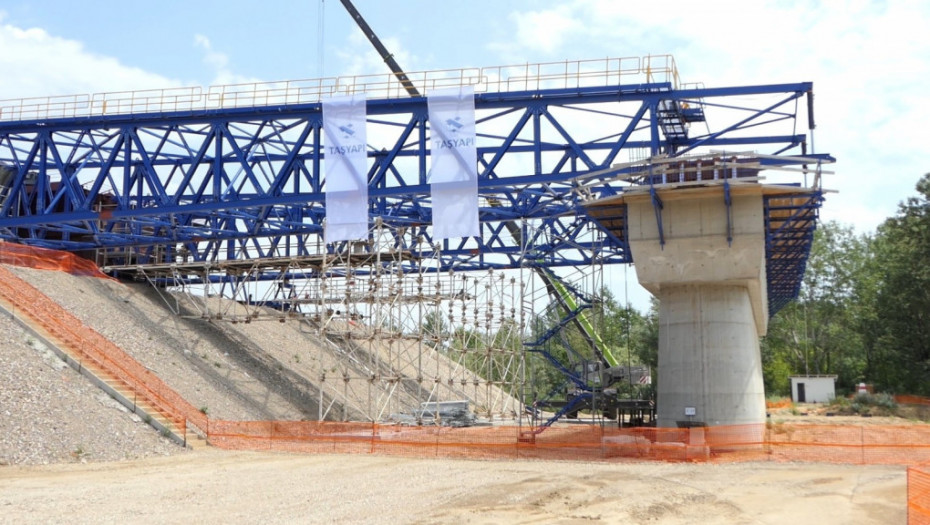 Prvi put u Srbiji - uz građevince u izgradnji mosta učestvuju i roboti