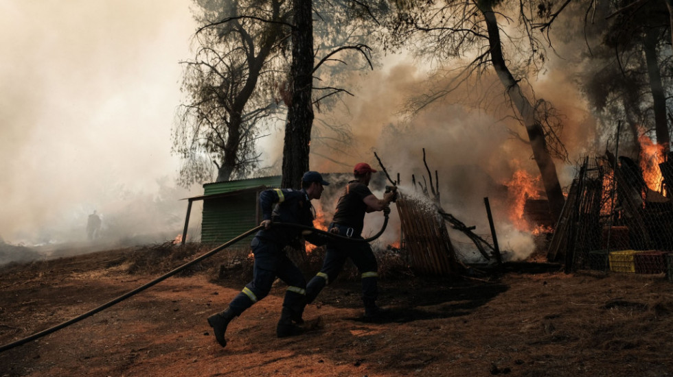 Borba sa požarima na Rodosu, veći deo ostrva bez struje i mobilnog signala