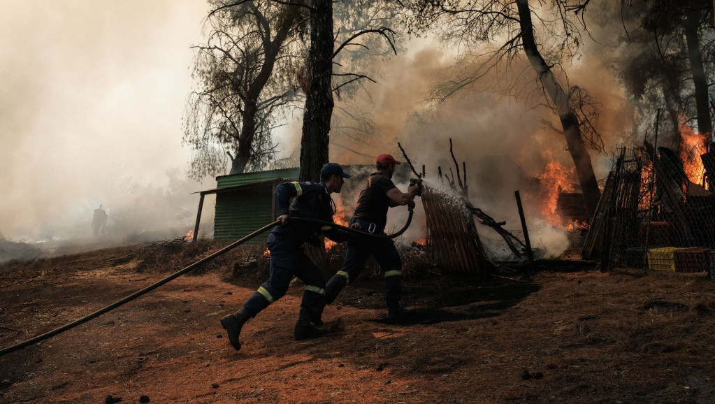Borba sa požarima na Rodosu, veći deo ostrva bez struje i mobilnog signala