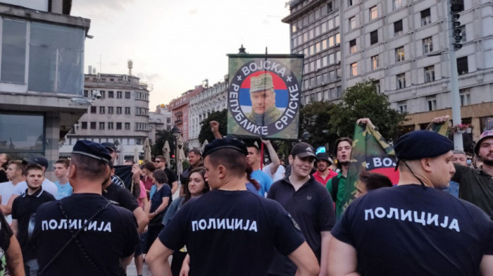 Upadi na skupove, širenje dezinformacija i antimigrantske histerije: Tri incidenta iza kojih stoje ekstremni desničari uznemirili Srbiju