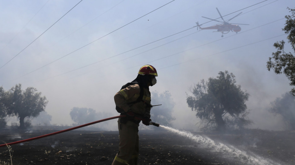 Požari u Grčkoj: Vatrogasci se bore sa vatrenom stihijom u okolini Atine i na Halkidikiju