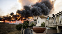 Požari u SAD izmiču kontroli - voda ispari pre nego što dotakne tlo