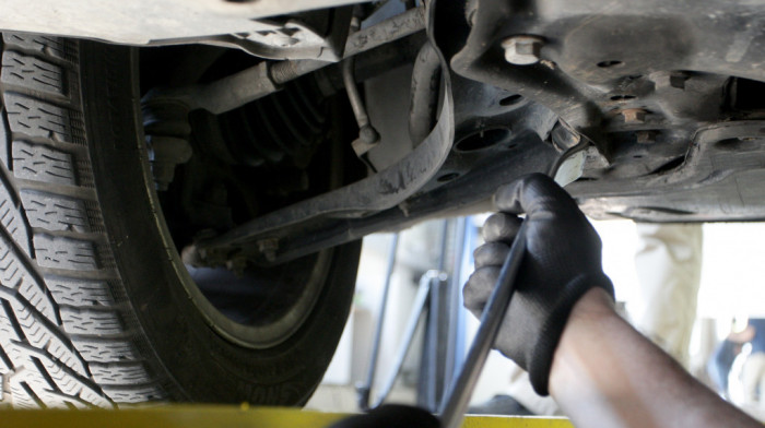 Inspekcija u beogradskim auto-servisima: Kontrolom utvrđeno da pojedini otpadno motorno ulje koriste za grejanje