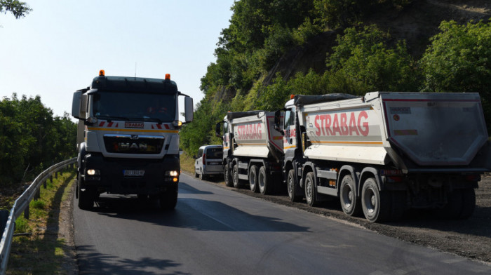 Vozila na granicama čekaju i po dva sata, na više putnih deonica u Srbiji radovi