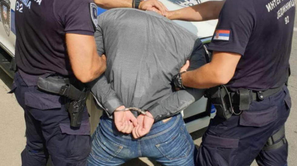 Hapšenje zbog pljačke pošte na Voždovcu, osumnjičeni od radnice uzeo 2,7 miliona dinara