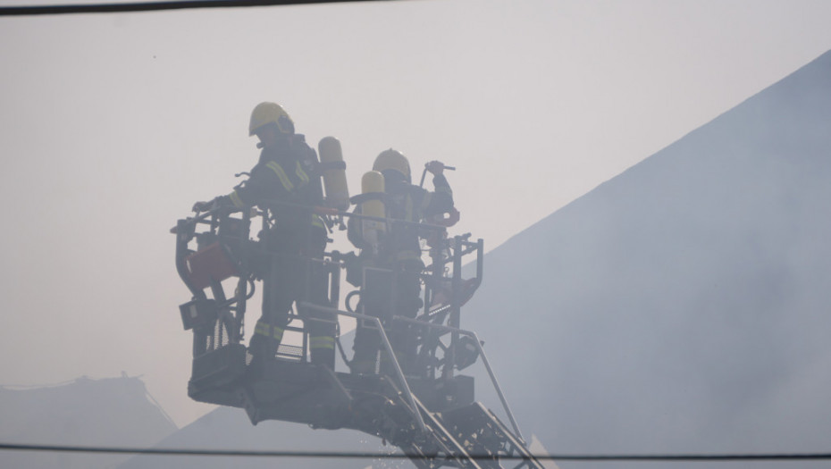 Veliki požar u krugu fabrike Sava u Bijeljini