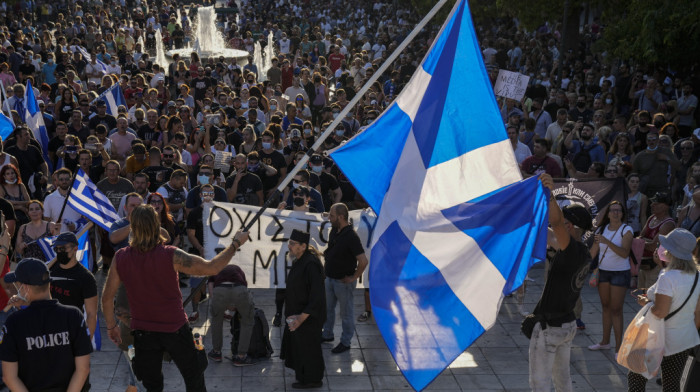 Protesti širom Grčke zbog vladinih ograničenja i plana da se vakcinišu deca