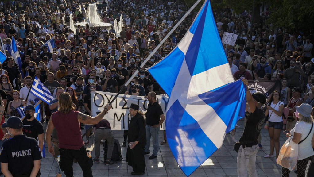 Protesti širom Grčke zbog vladinih ograničenja i plana da se vakcinišu deca