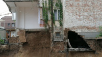 Urušio se deo stambene zgrade na Vračaru, evakuacija stanara (FOTO)