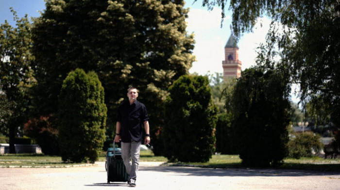 Marčelo objavio novi singl "Flešbek": Ozbiljno šaljiva romansa na paraćinski način