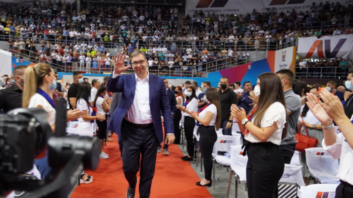 Završen sastanak Vučića sa stranačkim odborima SNS