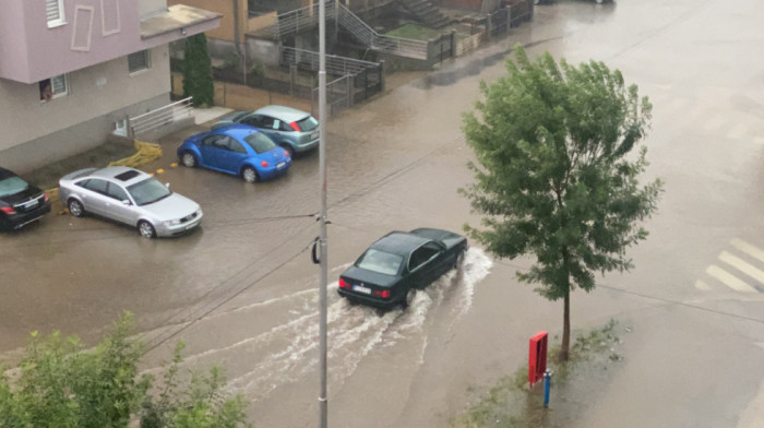 Nevreme u više gradova Srbije: Padao grad veličine jajeta, RHMZ izdao hitno upozorenje