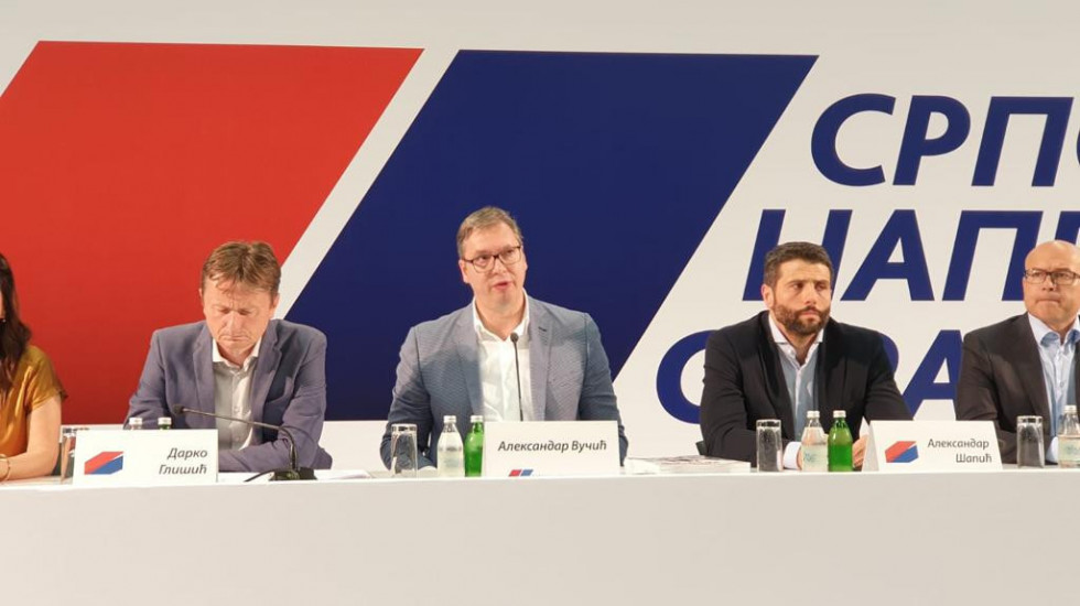 Vučić na sastanku sa odborima SNS, Brnabić izabrana za poverenika