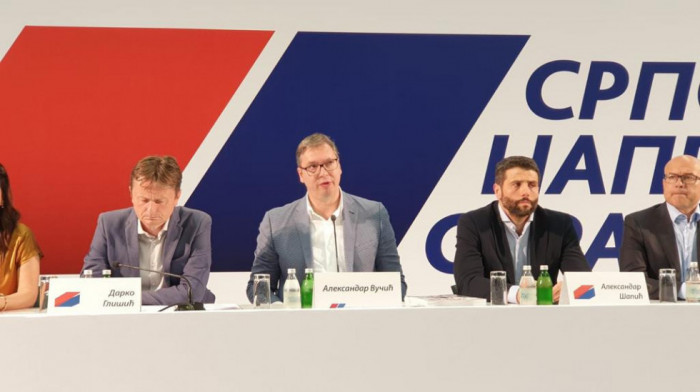 Vučić na sastanku sa odborima SNS, Brnabić izabrana za poverenika