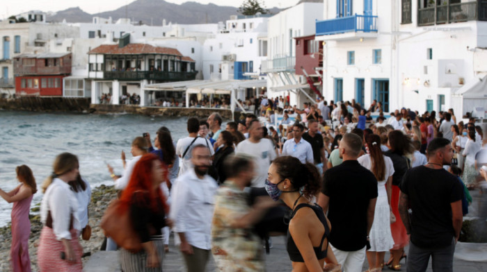 Tužne slike sa grčkog Ostrva vetrova: Masovno otkazivanje rezervacija, turisti odlaze i pre vremena