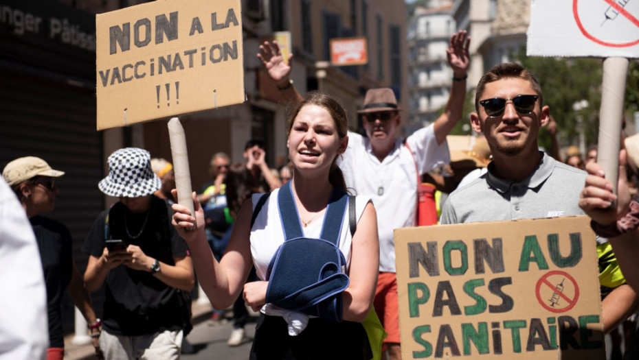 Demonstranti u Francuskoj napali dva punkta za vakcinaciju
