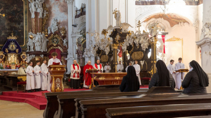 Zabrana abortusa naljutila Poljake, sve više njih napušta Katoličku crkvu koja je podržala zakon