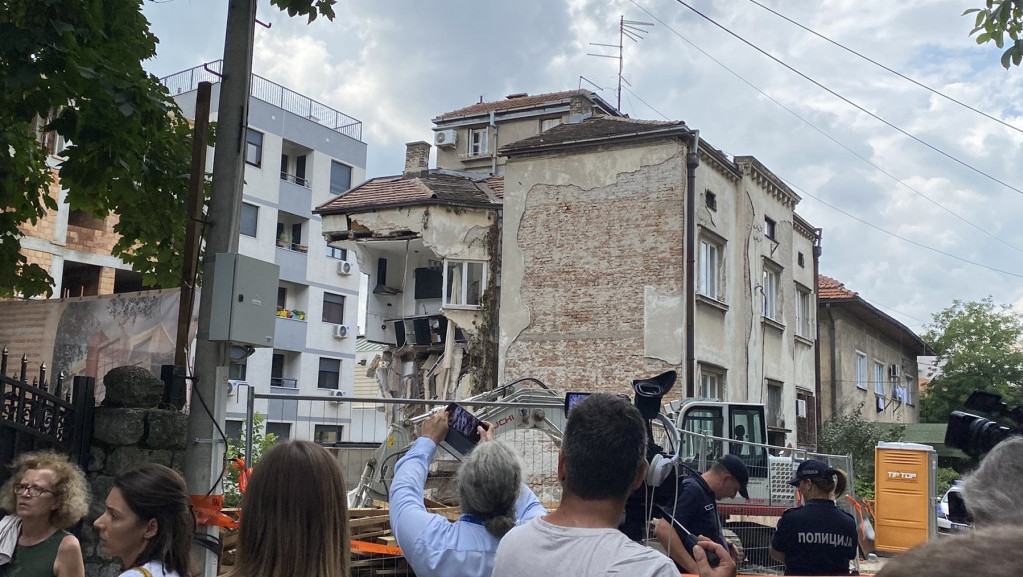 Vesić nakon sastanka sa stanarima iz Vidovdanske: Grad diže novu zgradu, za oko godinu dana svima stanovi iste kvadrature
