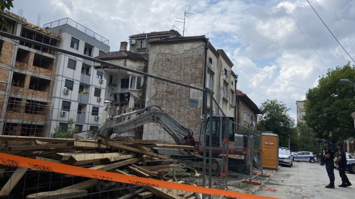 Ispred Opštine Vračar održan još jedan protest povodom urušavanja zgrade u Vidovdanskoj