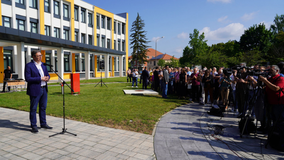 Vučić: Staklara u Paraćinu će ponovo raditi, za nju su zainteresovana tri investitora