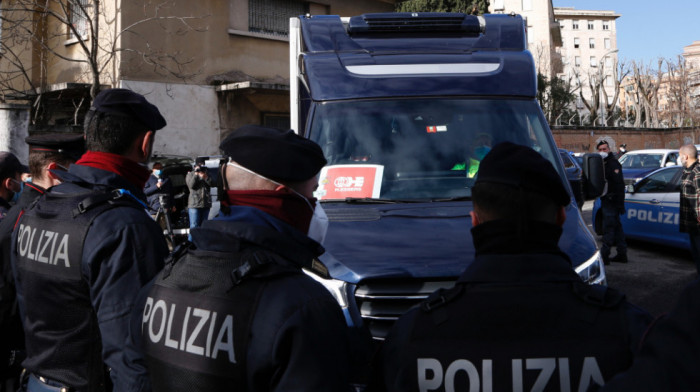 Filmska pljačka u Napulju: Lopovi kroz rupu u podu ušli u poštu i odneli pola miliona evra