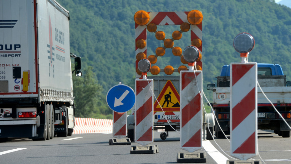 Ko krade znakove pored puta: Godišnja šteta milion evra, završe u starom gvožđu ili kao deo ograde