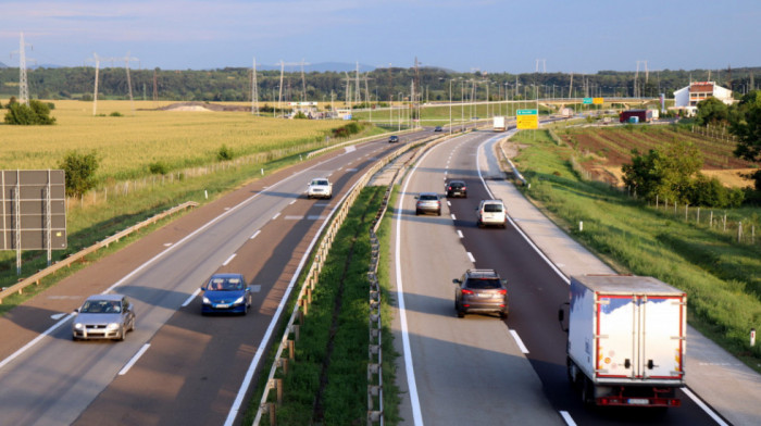 Na autoputevima saobraćaj slabijeg inteziteta, upozorenje zbog promene vremena