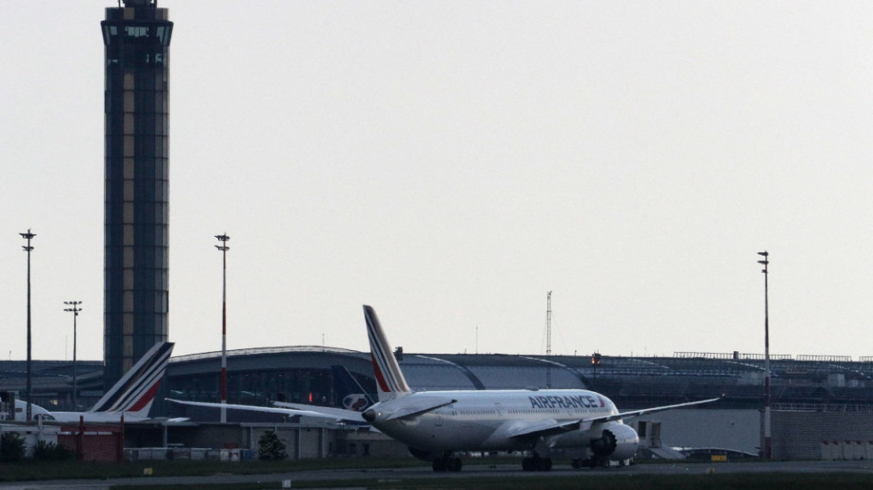 Izbegnuta tragedija na aerodromu u Parizu: Umalo sudar dva aviona zbog greške kontrolorke leta