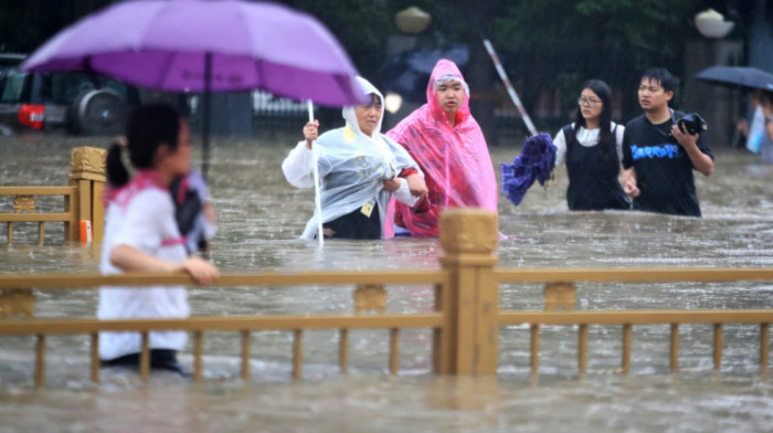 U Kini evakuisano više od 4.000 ljudi zbog opasnosti od poplava