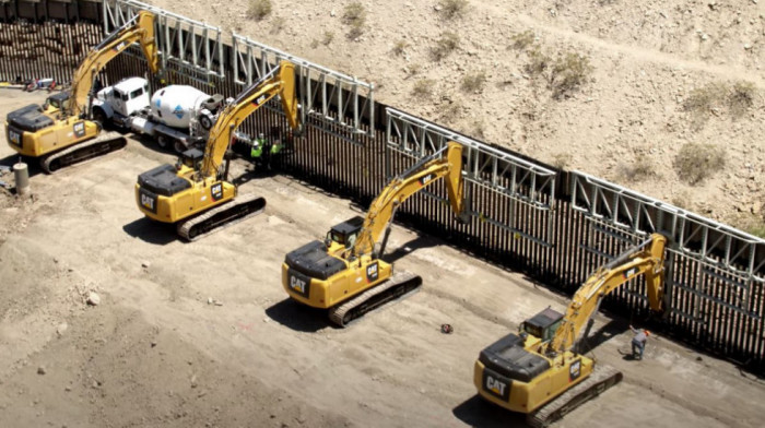Amerikanac napravio privatan zid na granici Teksasa i Meksika, a sada želi da ga proda