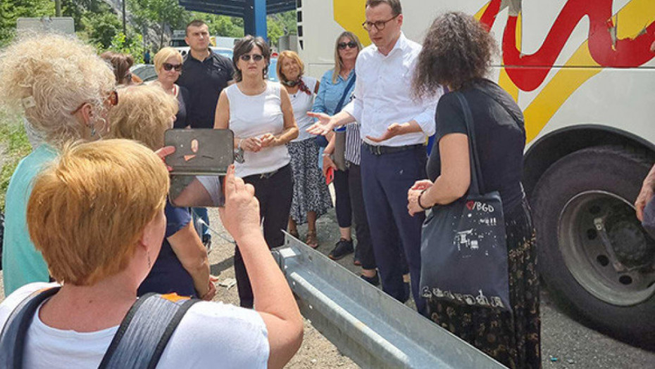 Petković: Dva autobusa sa hodočasnicima zaustavljena na Kosovu zbog "pretnje za javnu bezbednost i zdravlje"