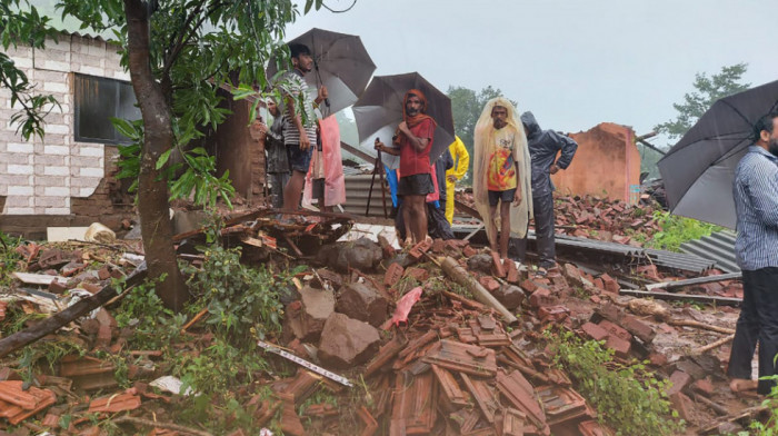 Najmanje 112 osoba stradalo u klizištima i poplavama u Indiji