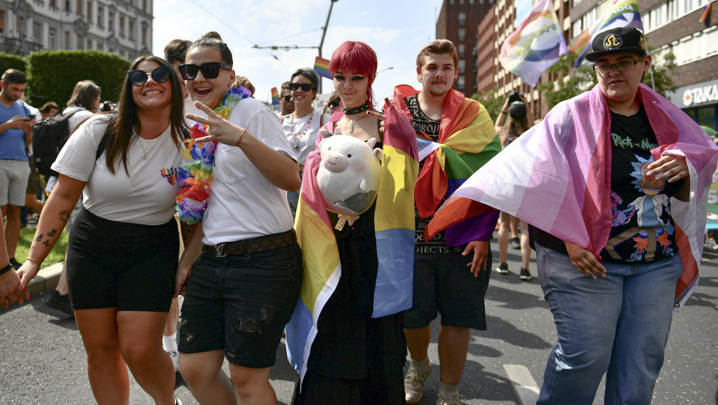 Marš ponosa u Budimpešti: Hiljade Mađara pružilo podršku LGBTQ osobama