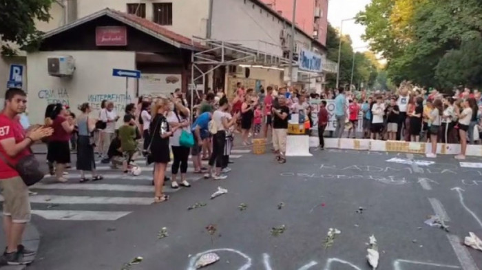 Građani Karaburme ne odustaju od protesta zbog smrti dečaka i traže smenu sudije: Propusti u sistemu koštaju života