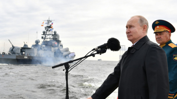 Putin na pomorskoj paradi: Možemo da otkrijemo bilo kog neprijatelja i nanesemo mu udarac